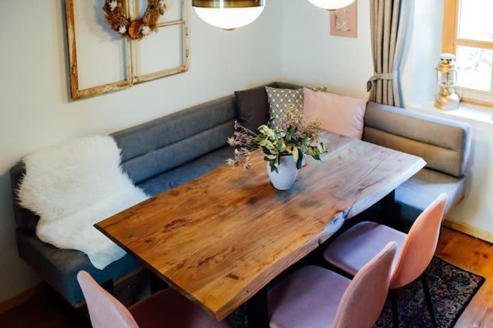 Apartment Aussee- Beletage Salzherrenhof- Kueche, Wlan, Netflix Bad Aussee Exteriör bild