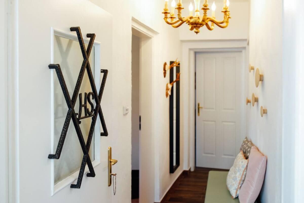Apartment Aussee- Beletage Salzherrenhof- Kueche, Wlan, Netflix Bad Aussee Exteriör bild